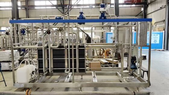Yüksek verimlilikli paslanmaz çelik PLC kontrolü 500L-5000L/H 72-75 Meyve suyu süt pastörizasyon plaka pastörizasyon ekipmanları süt
