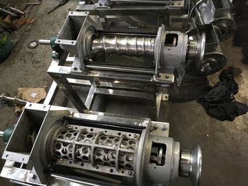 Gelişmiş Spiral Hindistan cevizi suyu makinesi 2-3T/H SUS304